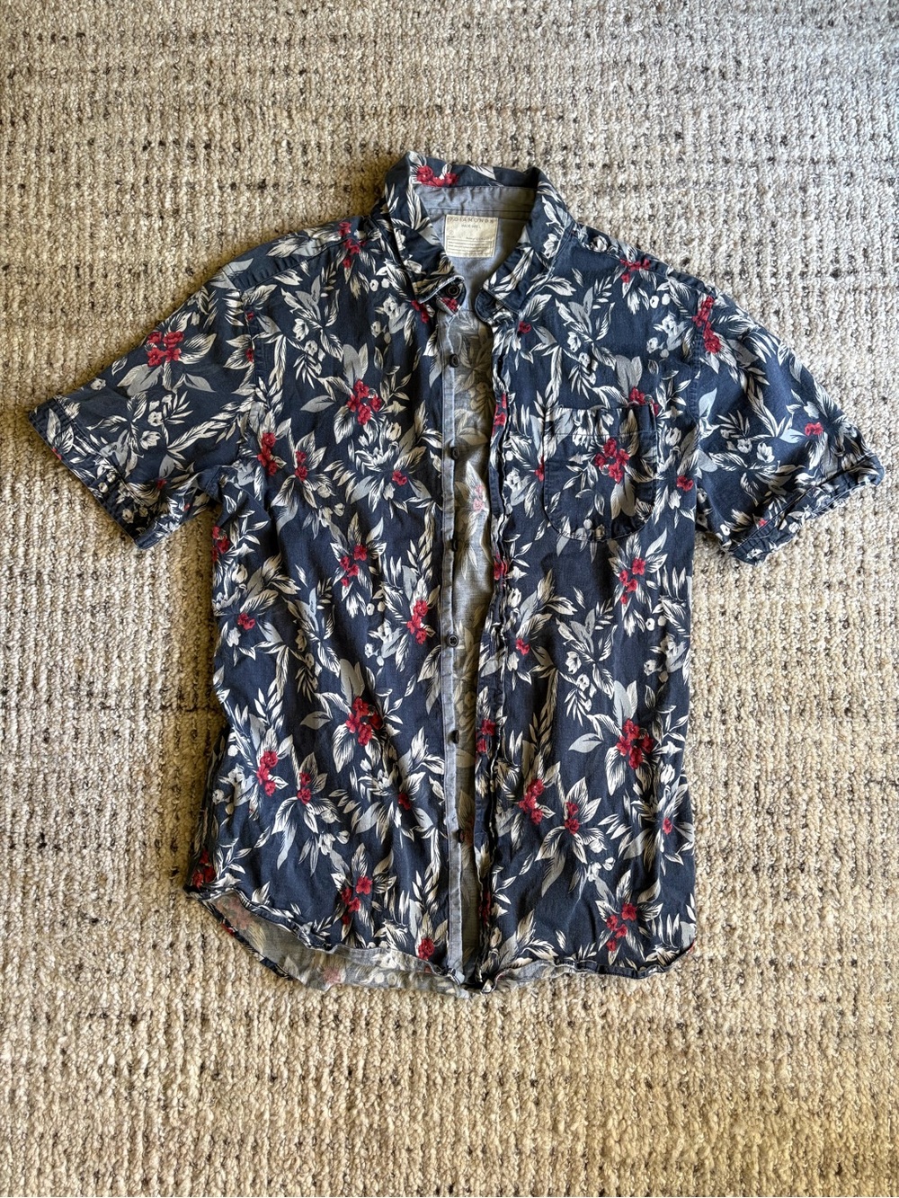 7 Diamonds Navy Short-Sleeve Floral Button-Down with Red Accents